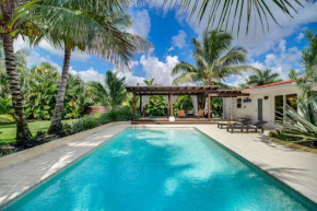 Private Oasis with Pool Walk to Melbourne Beach!